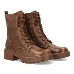 Botín militar con cierre de cremallera y diseño moderno.