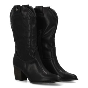 Bota estilo cowboy con caña bordada