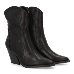 Botín cowboy con grabados en la caña.