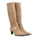 Bota alta con hebilla dorada para mujer