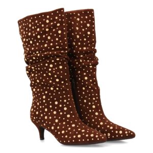 Bota con tacón y tachuelas brillante