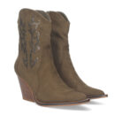 Botín campero con cierre de cremallera.