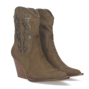 Botín campero con cierre de cremallera.