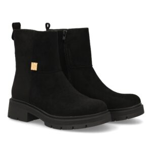 Botín moderno de mujer con detalle metálico