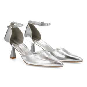 Zapato de salón con cierre de hebilla