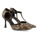 Zapato de salón con tacón alto y punta afilada