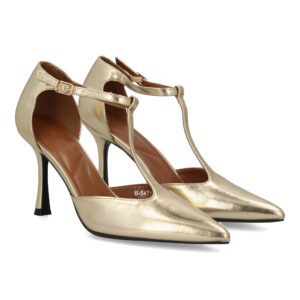 Zapato de salón con tacón alto y punta afilada